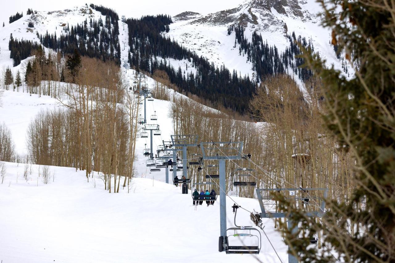 Elevation Hotel & Spa Crested Butte Exterior photo